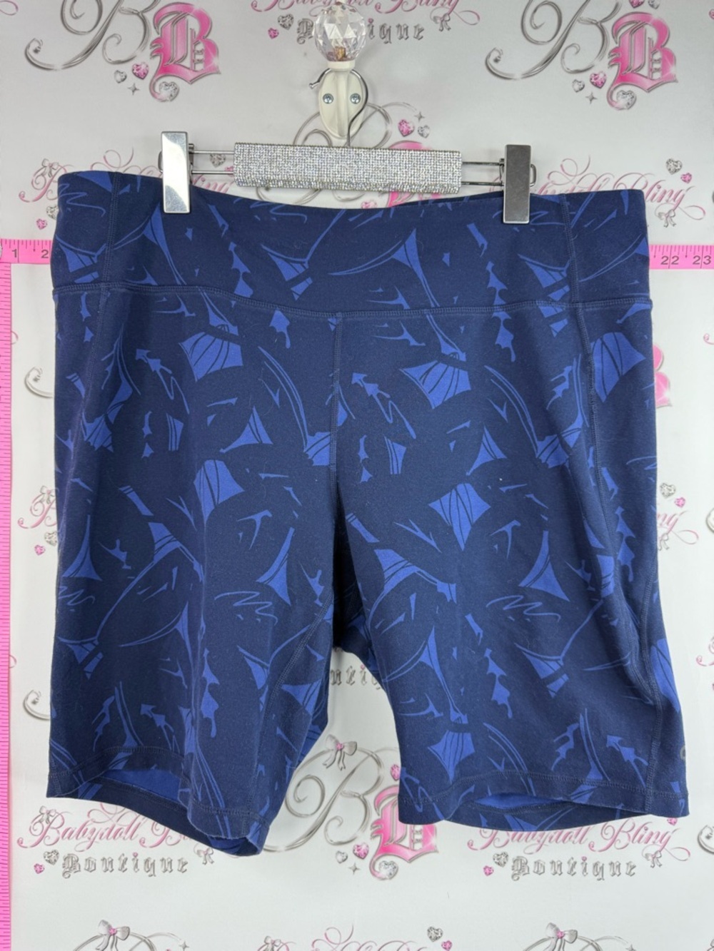 hyba High-Rise Navy Abstract Print Bike Shorts with a flattering,flowly pattern